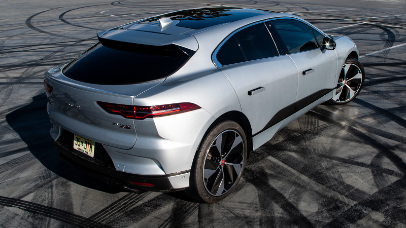 Illustration for article titled The Electric 2019 Jaguar I-Pace Feels Just the Right Amount of Futuristic
